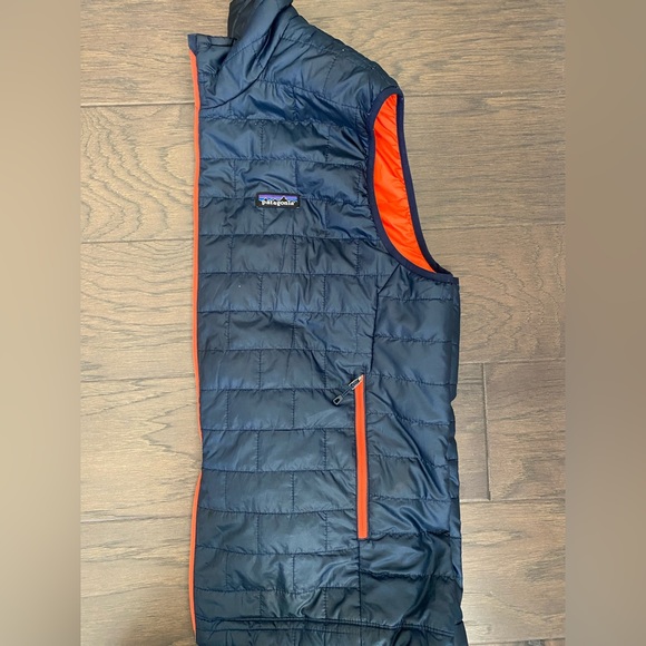 Patagonia Men's Black and Orange Puffer Vest - Picture 6 of 7